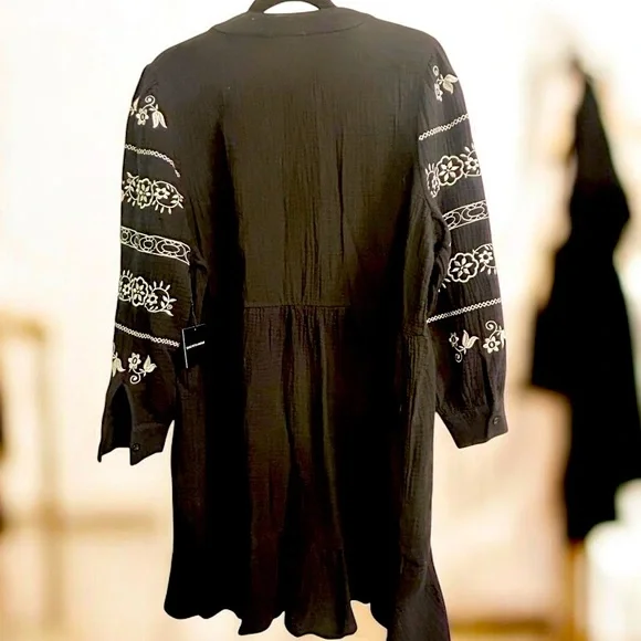 Saks Fifth Avenue Black Dress with White Detailing - Picture 2 of 3